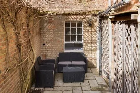 Regency Apartment - Private Entrance & Courtyard Cheltenham 0*,  United Kingdom