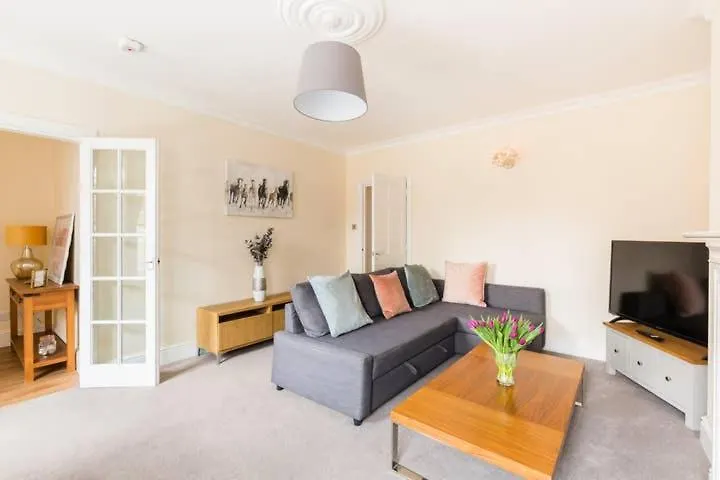 Regency Apartment - Private Entrance & Courtyard Cheltenham