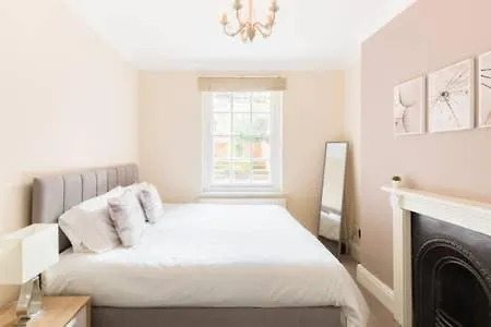 Regency Apartment - Private Entrance & Courtyard Cheltenham 0*,