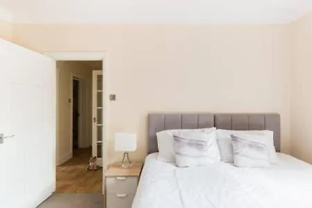 Regency Apartment - Private Entrance & Courtyard Cheltenham