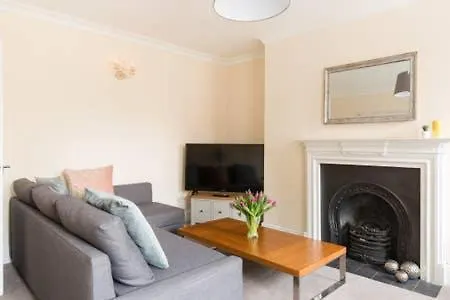 Regency Apartment - Private Entrance & Courtyard Cheltenham