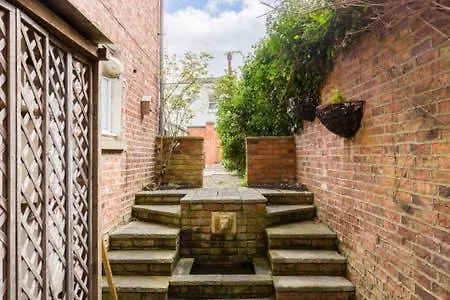 Regency Apartment - Private Entrance & Courtyard Cheltenham 0*,  United Kingdom