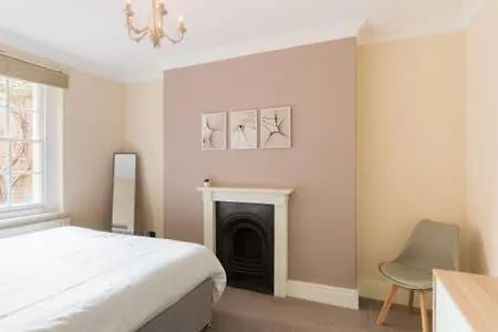 Regency Apartment - Private Entrance & Courtyard Cheltenham